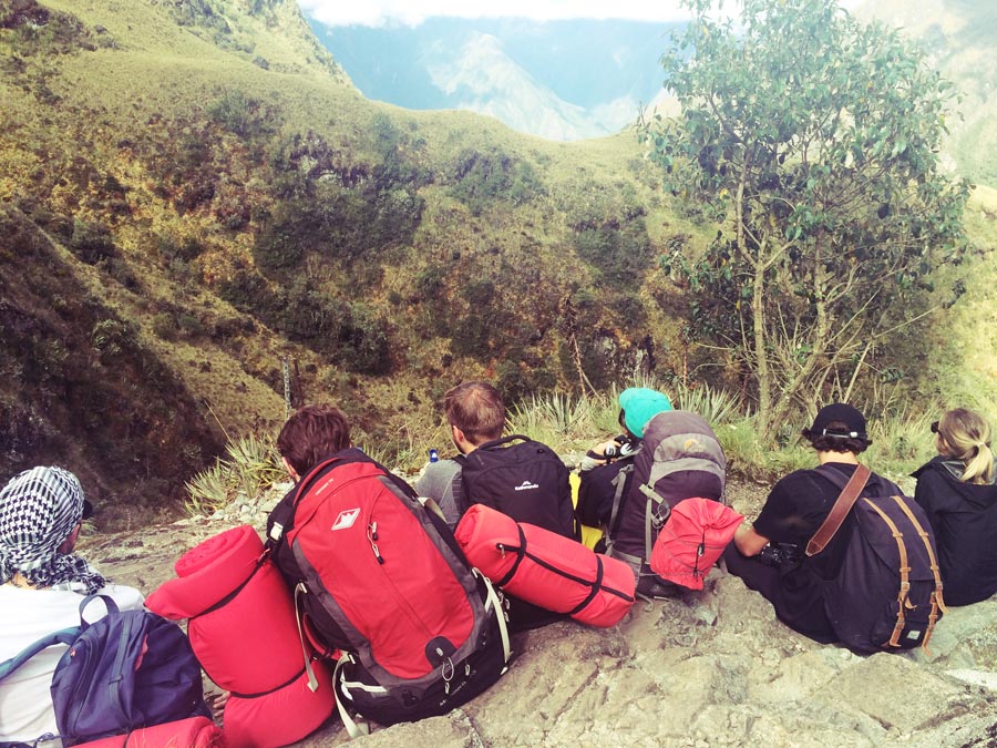 Travelers on the Inca Trail to Machu Picchu kuoda-blog-travel-backpack