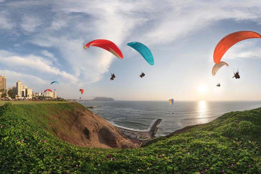 Paragliding on Lima's Pacific Coast kuoda-blog-paragliding-adventure-lima