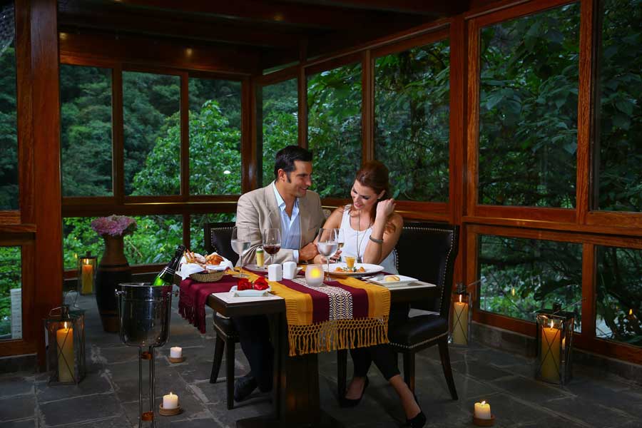 A Romantic Dinner Setting at Qunuq Restaurant kuoda-blog-sumaq-hotel-restaurant