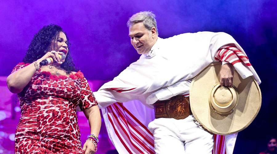 One of Peru`s Music Icons: Eva Ayllon kuoda-blog-dia-cancion-criolla-vs-halloween-singing-dancing