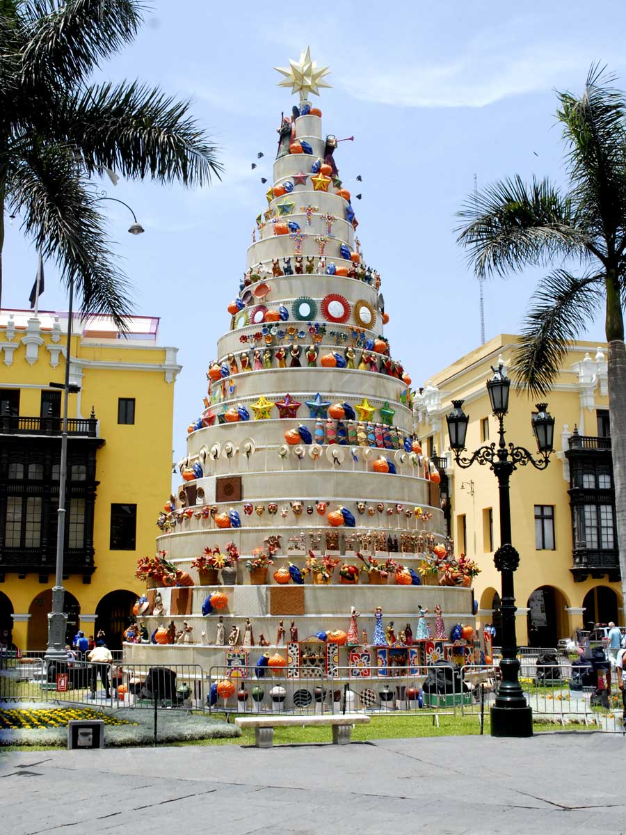 Christmas in Lima! kuoda-blog-christmas-tree-main-square-lima