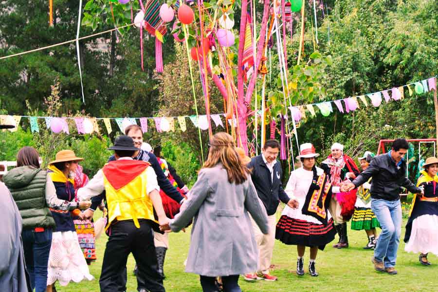Yunza Tree in Cusco kuoda-blog-insider-access-part-3-yunza-celebration